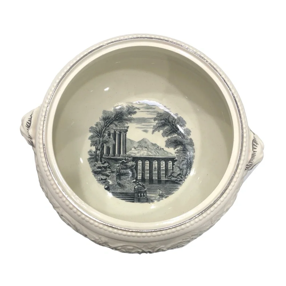 VINTAGE WEDGWOOD ETRURIA ENGLAND COVERED PATRICIAN SHAPE TUREEN